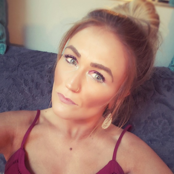 Meet your Posher, Raena - Picture 2 of 4